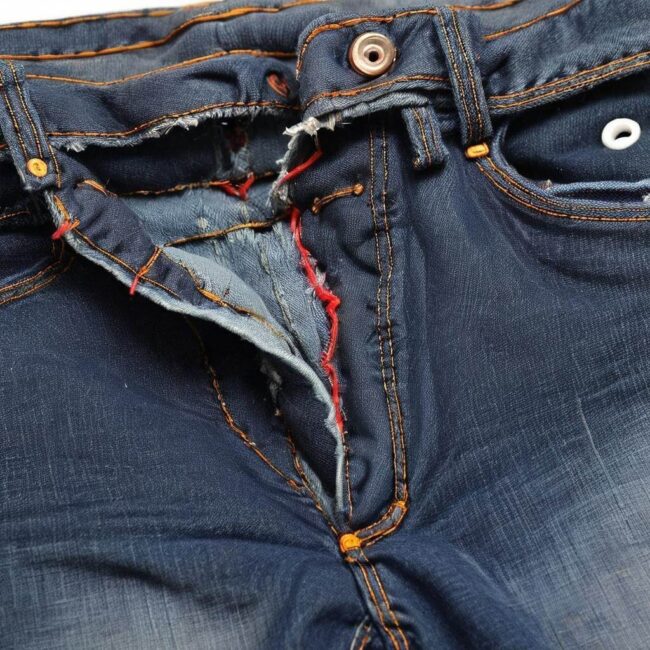 Łatwe sposoby na zaszywanie dziur w dżinsach