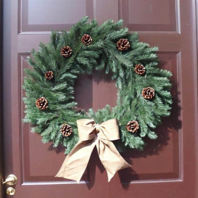 Mocowanie wianka na drzwiach wejściowych