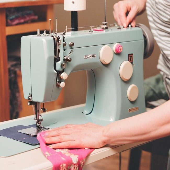 Zwężanie spodni w biodrach krok po kroku